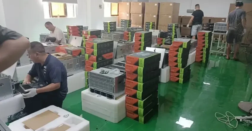 RTX 5090 涨到三万六,买走它的不是玩家